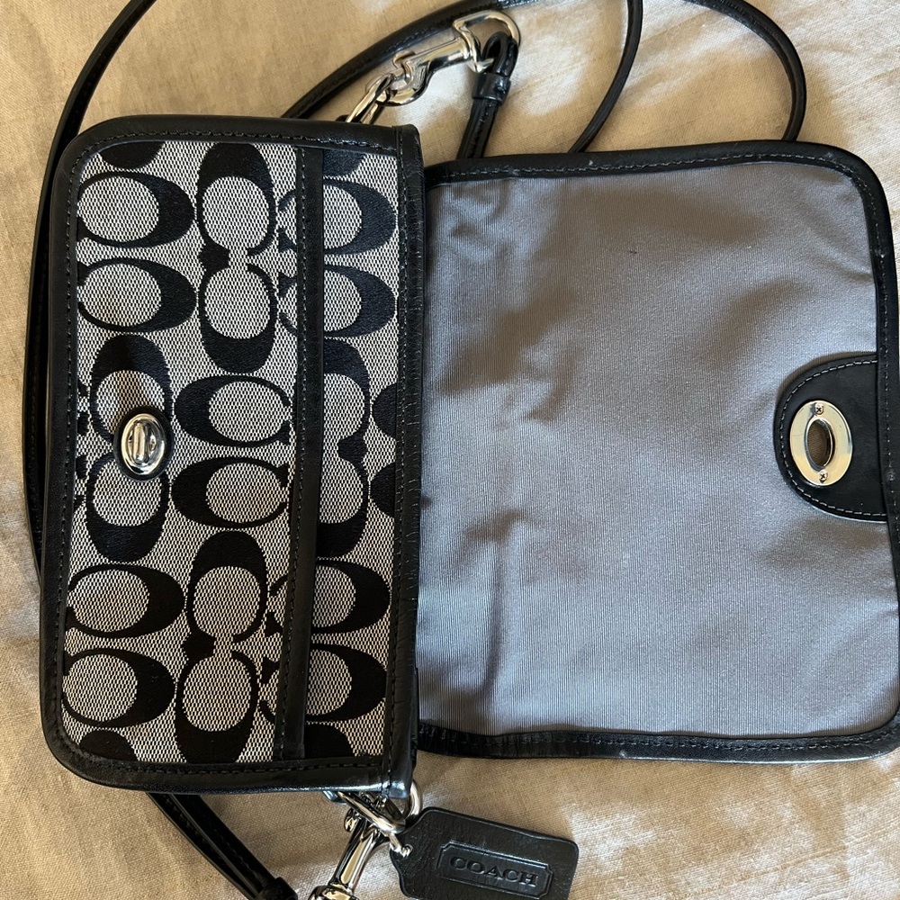 Coach handbag /black and off white small